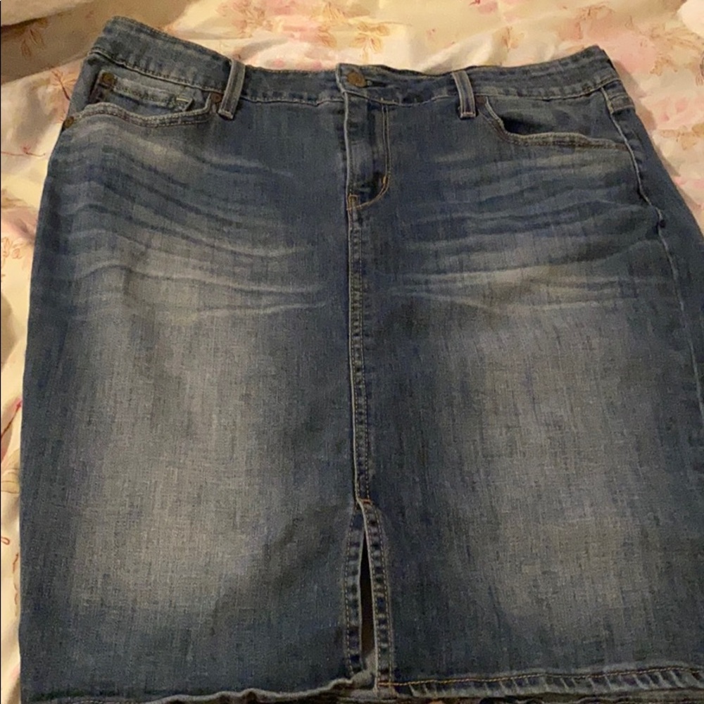 Size 12 Levi’s skirt